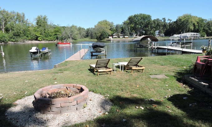 Village of Lakewood House | Fox River front home located near Island Lake, Illinois