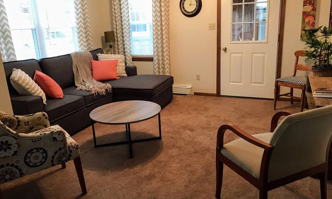 Wayne County House | Foxlake Farm Guest Suite