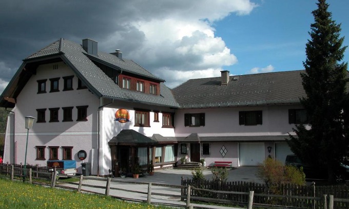 Mauterndorf Bed & Breakfast | Frühstückspension Laßhofer