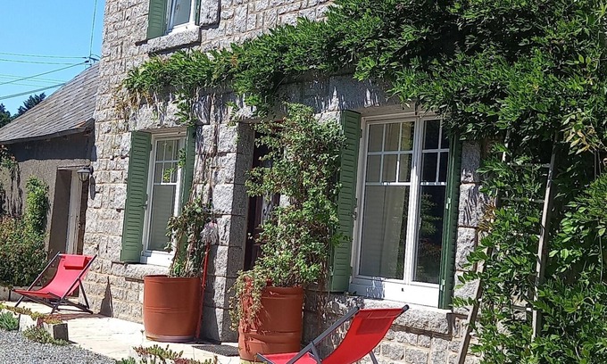 Dolo House | Family home in country with pool, lovely private gardens. Sleeps 6