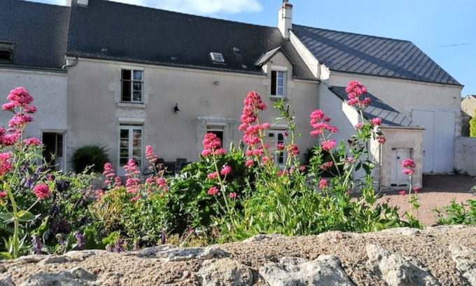 La Chapelle-Saint-Martin-en-Plaine House | Homerez - House in La Chapelle-St-Martin