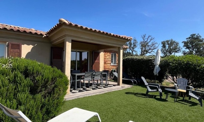Pinarellu House | Mini villa in residence with swimming pool and janitor, beach on foot