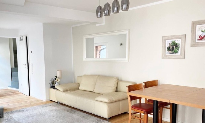 Wachenbuchen Apartment | Fr06 Möbliertes Wohnen in Maintal bei Frankfurt, 80qm, 3 Zimmer, 1. und 2.og, Max. 5 Personen