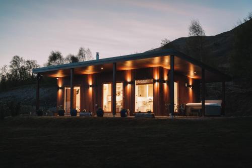 Fort William Apartment | Frances' Sketch Pad with Hot Tub