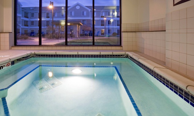Oconomowoc Condo | Free Breakfast | Great for Business Travelers!