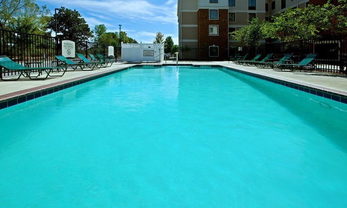 Plainfield Condo | Free Breakfast + Outdoor Pool | 24 Hour Fitness Center
