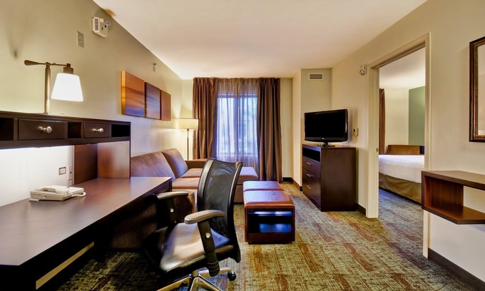 Middleton Condo | Free Breakfast. Pool and Hot Tub. Downtown Location. Near the University of Wisconsin-Madison!