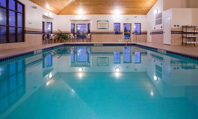Maple Grove Condo | Free Breakfast. Pool & Hot Tub. Gym. Close to Albertville Premium Outlets!