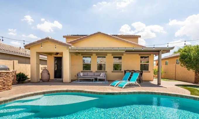 Surprise Farms House | Free Heated Pool, Hot Tub, Built in Grill.