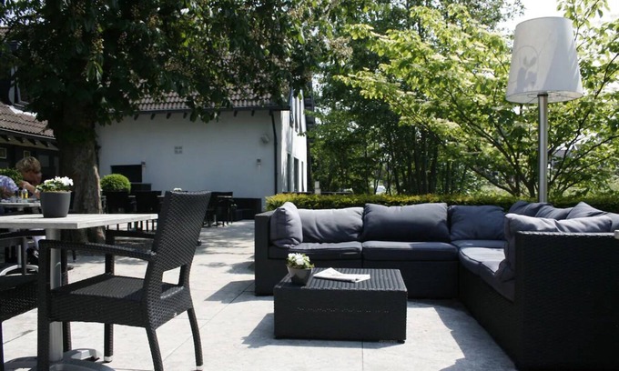 Lekkerkerk House | Free Parking Retreat with Pool, Terrace Dining & Scenic Bicycle Trails Nearby