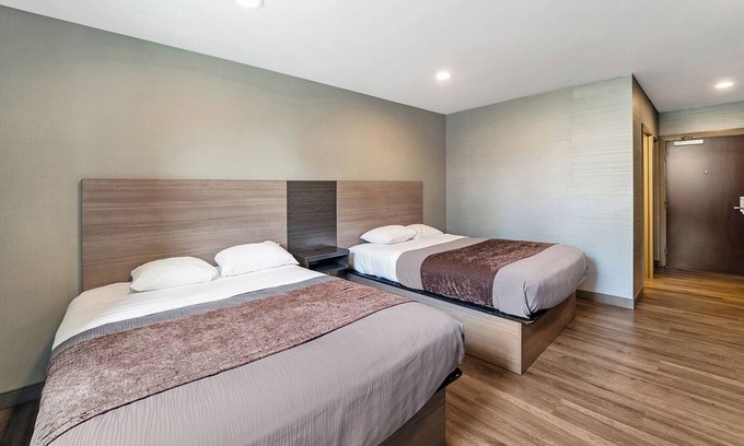 Foxboro Hotel | FREE Parking! Short Drive to Foxboro Sports Center, Offers FREE Breakfast!