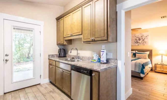 Laguna Beach Estates Cottage | Freedom's cozy 2B/2B beach house. Pet friendly! Big yard! Close to everything!