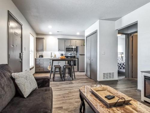 La Cygne House | Freestanding 2 Bedroom Cabins