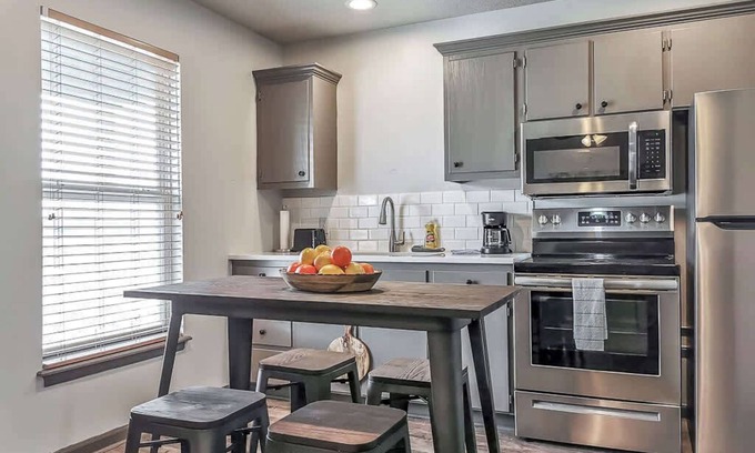 La Cygne Cabin | Freestanding One Bedroom Cabin