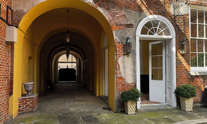 French Quarter Condo | French Quarter gem with balcony, next to dog park!