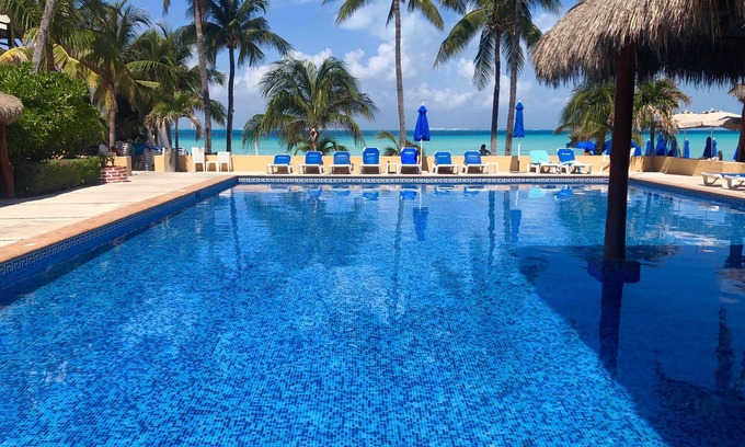 Centro - Supmza 001 Condo | Fresh and Clean Beachfront Ground Floor Condo #9 at Nautibeach