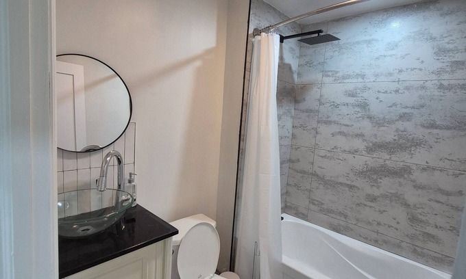 Trenton House | Freshly Renovated 2 bedroom house with big patio and backyard