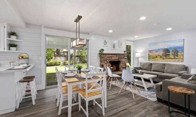 West Valley House | ☆Freshly Updated Home Fast WIFI Smart TV 2 Parks☆