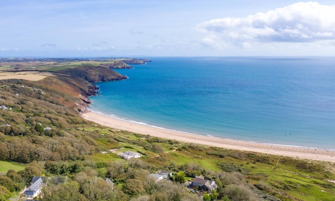 Pembroke Apartment | Freshwater Bay - Sea View Apartment