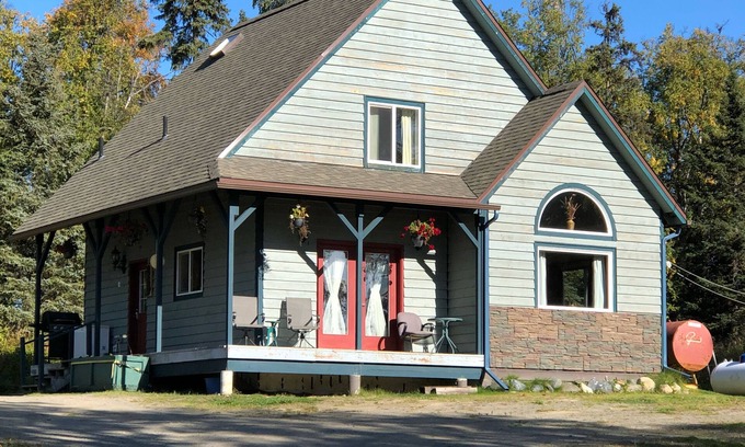 Cohoe House | Friendly Reeder Lake House
