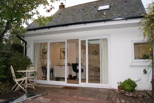 Topsham House | Frog Palace - Secure Parking-Outside Area-Topsham-Exeter-Beach-Chiefs-WiFi