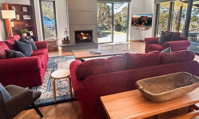 Jindabyne House | Frogmouth Hutte 4 bedroom house in bush surrounds