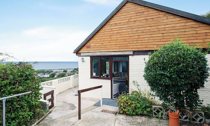 Aberaeron Cottage | Frondeg translates to ’Pretty Hill’, this is exactly what this property offers.