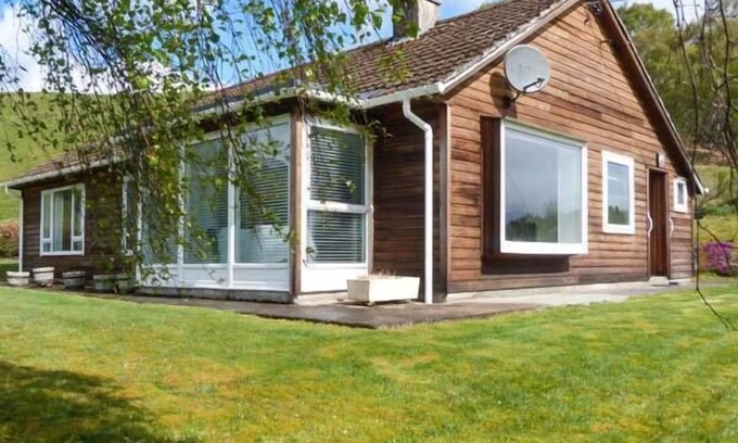 Newtonmore Cottage | FRONTHILL, pet friendly, character holiday cottage in Newtonmore