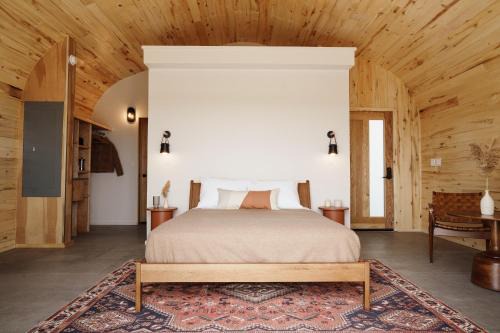 Center Hotel | Frontier Drive Inn