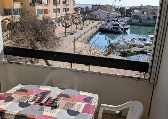 Frontignan Apartment | Frontignan, Appartement T2 Cabine 4 couchages à 100m de la plage.