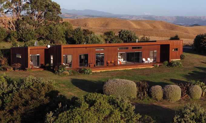 Raglan Bed & Breakfast | Full Coastal Retreat, 3 Rooms, Hot tub, Views!