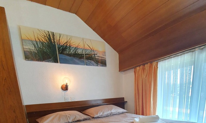 Medvode House | Full equeped guest house 10 rooms*** ensuite, kitchen, free parking garden ..
