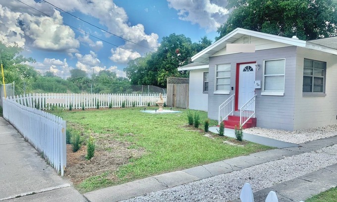 Clear Lake House | Full House with Big Fenced Backyard, Washer & Dryer and Pet-Friendly.