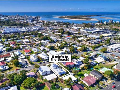 Caloundra House | Fully airconditioned, pet friendly, 5mins to beach