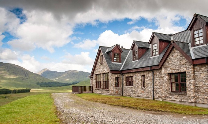 Spean Bridge House | Fully Catered Bespoke Highland Gatherings in a Stunning Wilderness Location