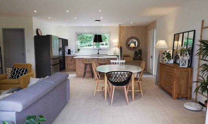 Saint-Etienne-d'Orthe House | Fully-equipped 3-bedroom house with pool, 30min from the ocean