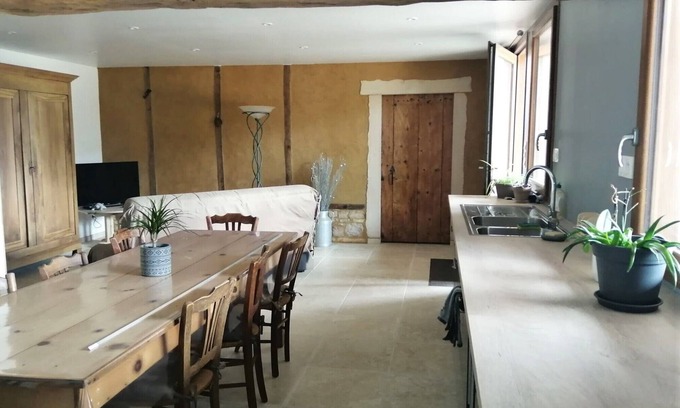 Laiz House | Fully equipped gîte in renovated farmhouse - Sleeps 8 - Swimming pool