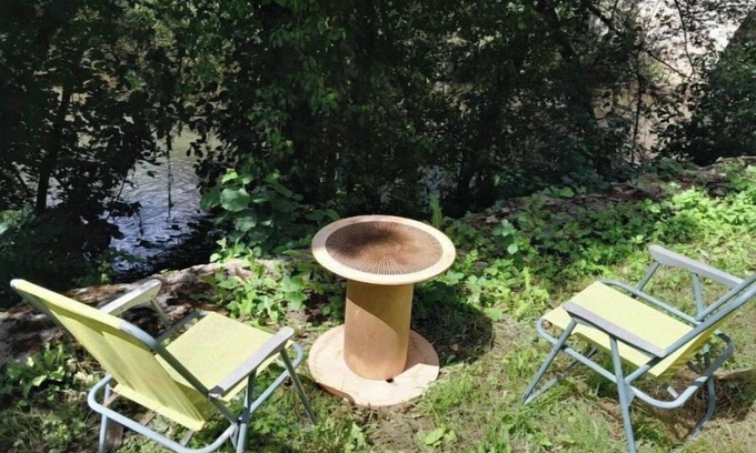 Figeac Apartment | Fully-equipped, riverside T1 apartment.