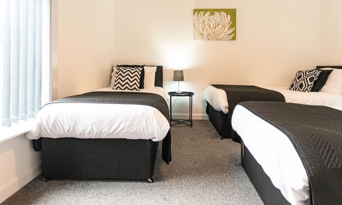 Farnworth House | Fully furnished 2 Bedroom House in Bolton – Contractors Welcome