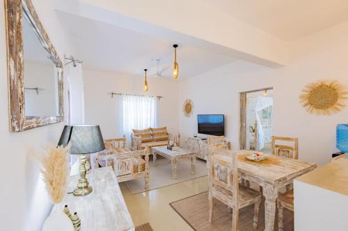 Manyimbo Apartment | Fully Furnished 2 Bedroom Apartment along Diani Beach Road