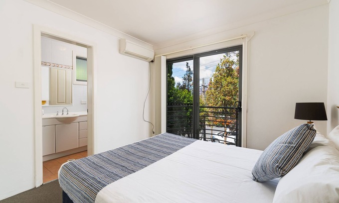 Hornsby Apartment | Fully Furnished and Equipped 2 Bedroom Unit in Hornsby