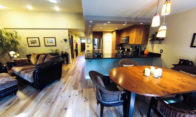 Moss Bay Condo | Fully furnished and remodeled tranquil setting in Kirkland.