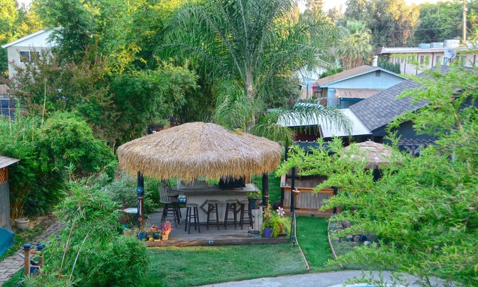 Chico Cottage | Fully Furnished Cottage With BBQ And Pool - pet considered