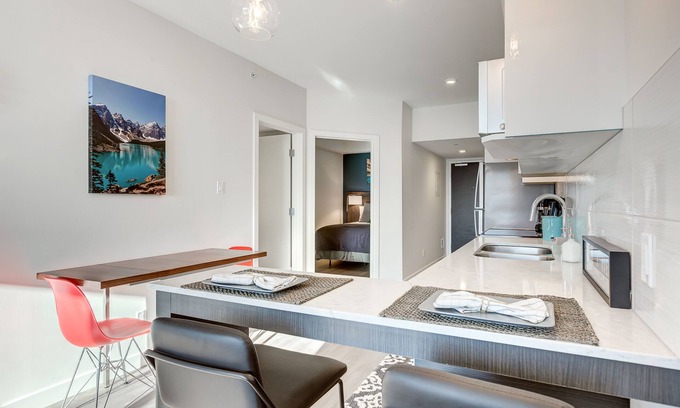 Crescent Heights Apartment | Fully Furnished Modern & Bright 2 Bedroom 2 Bathroom - views of downtown