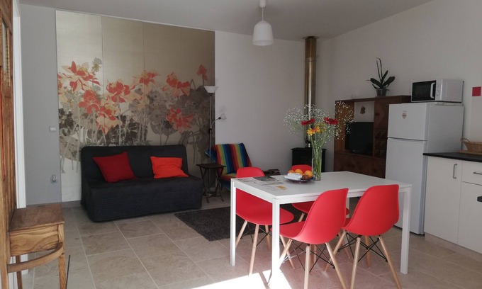 Batalha Apartment | Fully independent studio ready for 4 people
