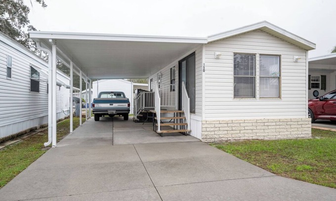 Zephyrhills South House | Fully remodeled cozy mobile home in charming Zephyrhills with AC, WiFi