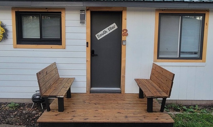Wellston Cabin | Fully Renovated Cabin - AC + Tippy Dam - South Star by Janix Escapes.