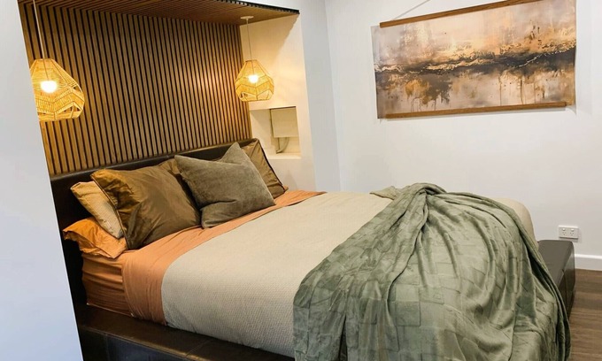 Carrara Apartment | Fully Self-contained Spacious Granny Flat/Pool House at Rear of Owner's Home.