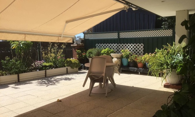 Jandakot Apartment | Fully Self contained spacious granny flat to rear of owners home.