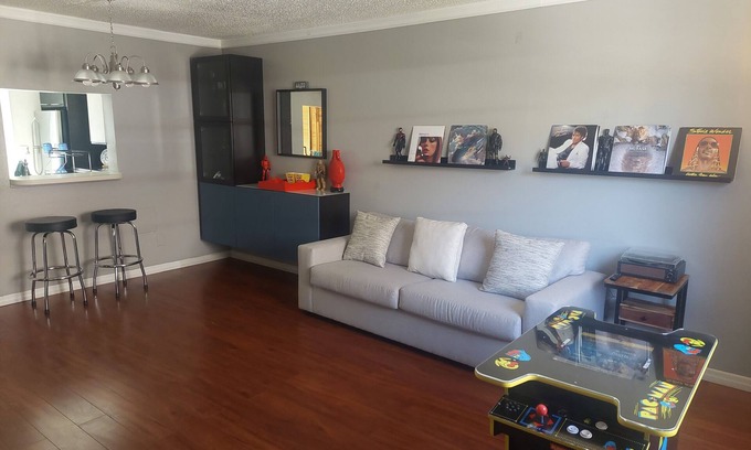 Temple Terrace House | Fun and Playful Themed townhome with Arcade Machine !